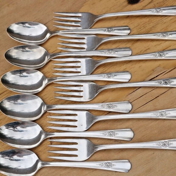 Set of 6 WM Rogers DESIRE Silver Plate Dessert Forks and Tea Spoons - Picture 2 of 15